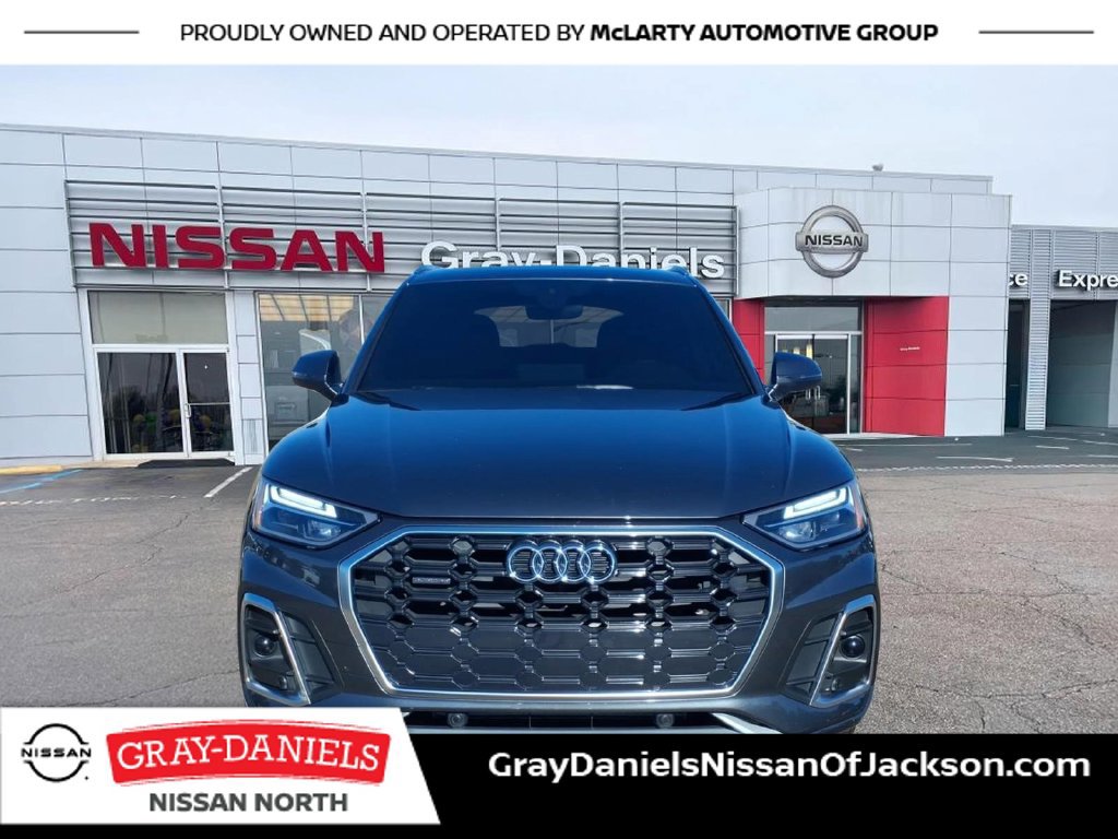 Used 2023 Audi Q5 2.0T Premium w/ Convenience Package AWD/4WD image 2