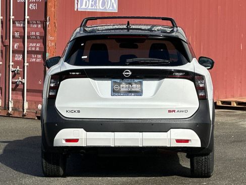 New 2026 Nissan Kicks SR w/ Cold Weather Package image 5