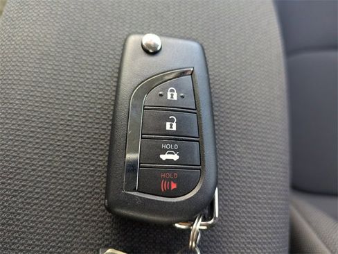 Used 2020 Toyota Corolla LE image 27