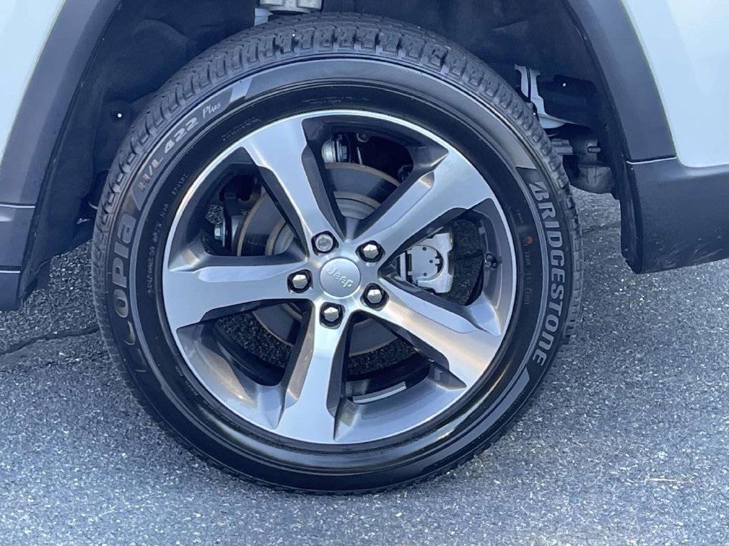 Used 2023 Jeep Grand Cherokee Limited AWD/4WD image 12