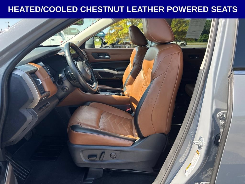 Used 2022 Nissan Pathfinder Platinum w/ Cargo Package AWD/4WD image 4