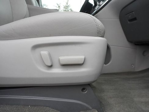 Used 2018 Toyota Sienna XLE w/ XLE Navigation Package image 37