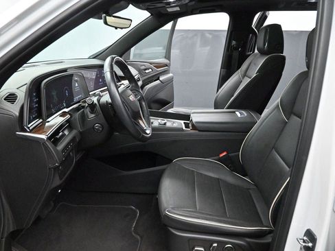 Used 2023 Cadillac Escalade Premium Luxury AWD/4WD image 13