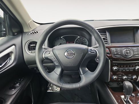 Used 2016 Nissan Pathfinder Platinum FWD image 12