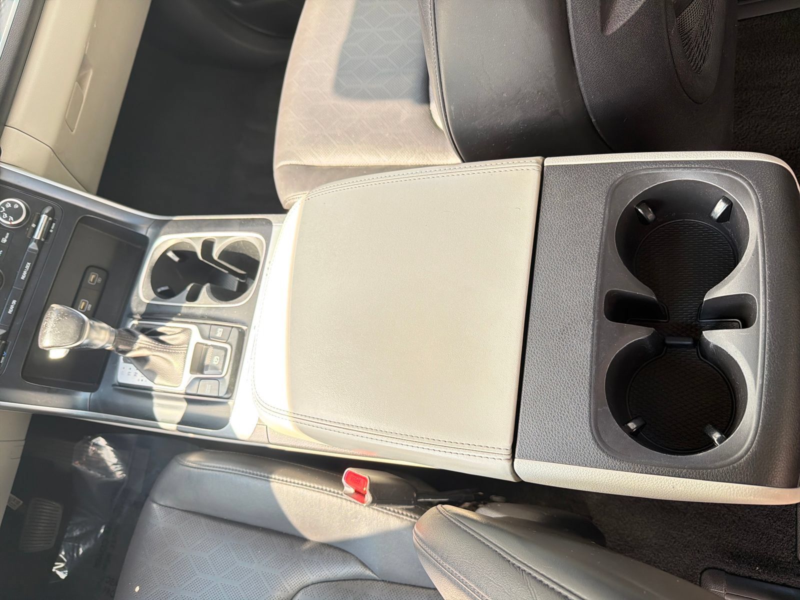 Used 2023 Kia Carnival LX FWD image 27