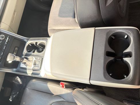 Used 2023 Kia Carnival LX FWD image 27