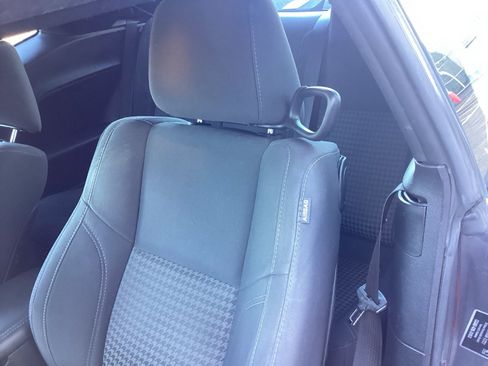 Used 2019 Dodge Challenger SXT image 9