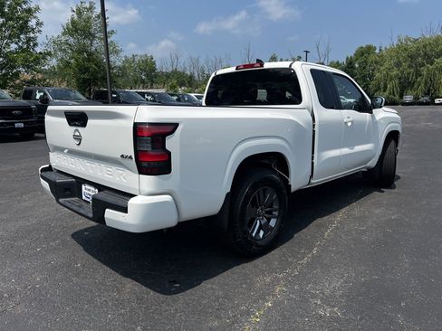 Used 2025 Nissan Frontier SV image 22