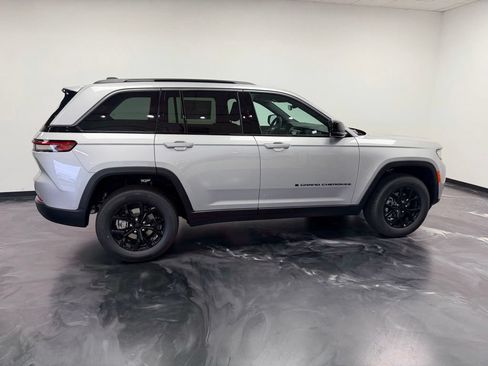 New 2026 Jeep Grand Cherokee Altitude AWD/4WD image 22