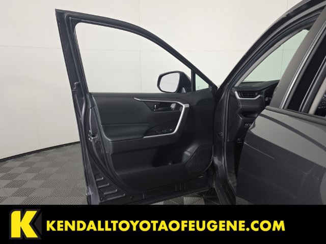 Used 2022 Toyota RAV4 LE AWD/4WD image 21