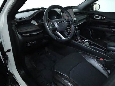 Used 2025 Jeep Compass Trailhawk AWD/4WD image 17
