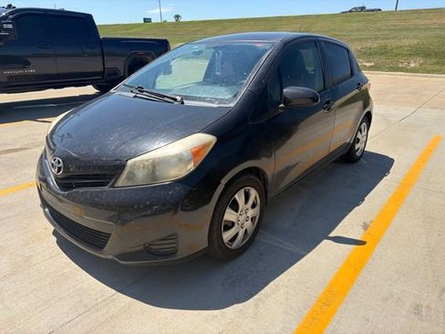 Used 2012 Toyota Yaris LE FWD image 6
