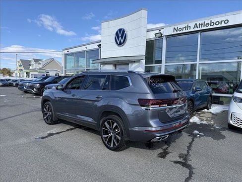 Used 2025 Volkswagen Atlas SEL Premium R-Line image 4