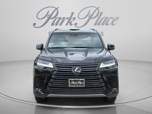 Used 2023 Lexus LX 600 4WD w/ Appearance Package image 8