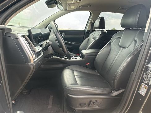 Used 2024 Kia Sorento S FWD image 4
