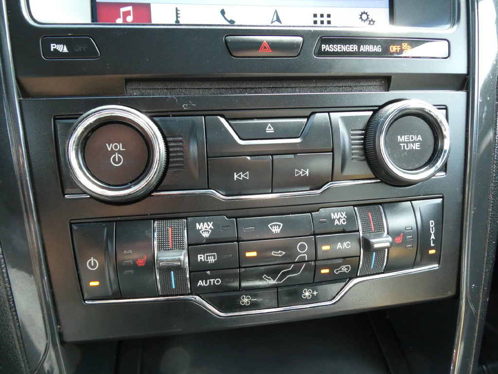 Used 2018 Ford Explorer XLT w/ Equipment Group 202A FWD image 30