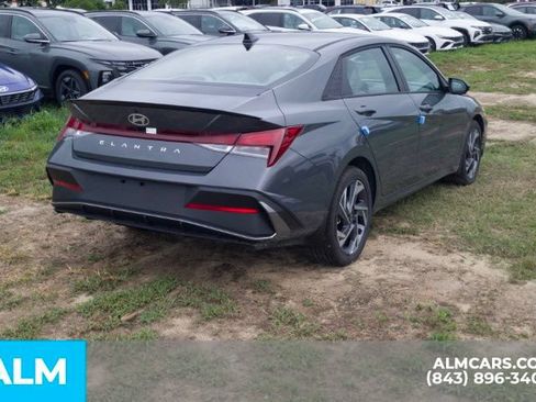 Used 2025 Hyundai Elantra Sport FWD image 5