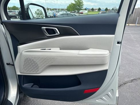 Used 2025 Kia Carnival SX FWD image 39