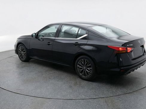 Used 2025 Nissan Altima 2.5 SV image 5