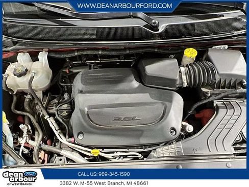 Used 2024 Chrysler Pacifica Touring-L FWD image 8