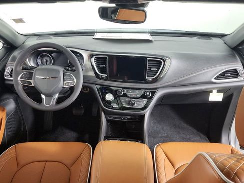 New 2026 Chrysler Pacifica Pinnacle image 33