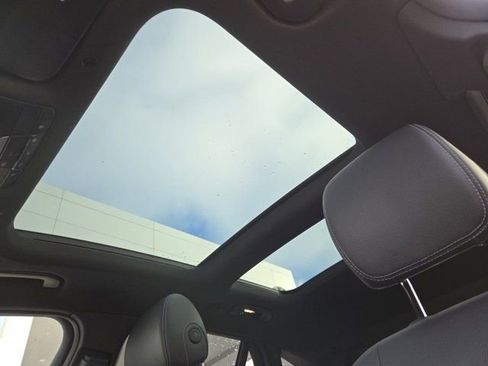 Used 2021 Mercedes-Benz GLC 300 4MATIC image 9