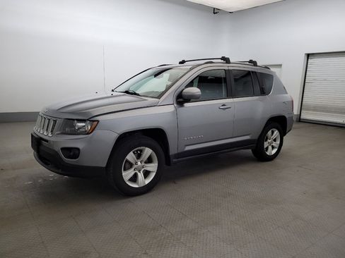 Used 2016 Jeep Compass Latitude AWD/4WD image 2