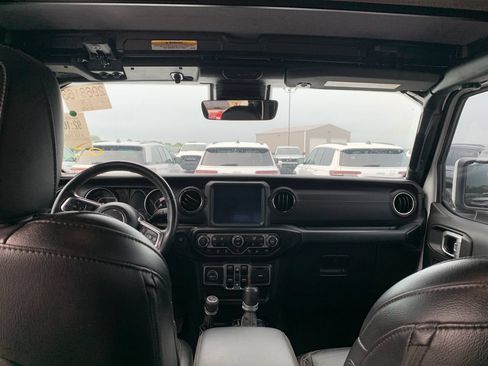 Used 2021 Jeep Gladiator Overland AWD/4WD image 18