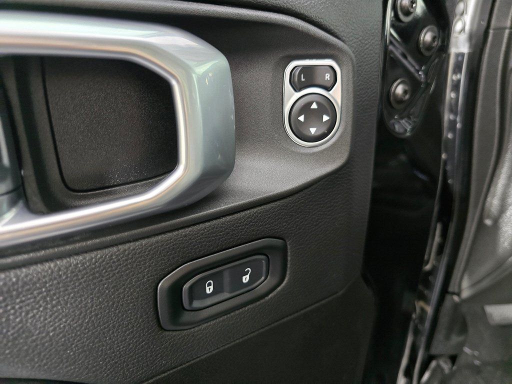 Used 2023 Jeep Wrangler Unlimited Sahara AWD/4WD image 23