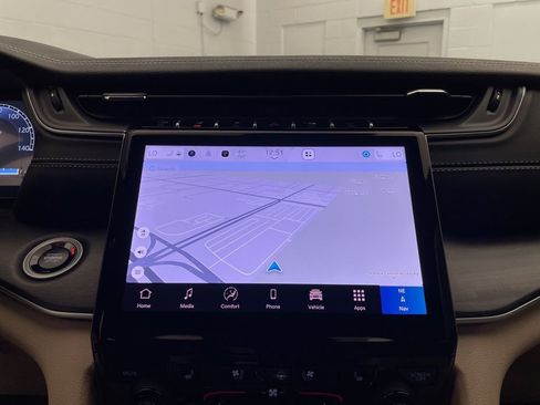 New 2025 Jeep Grand Cherokee Limited w/ Luxury Tech Group II image 13