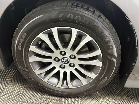 Used 2019 Toyota Sienna XLE w/ XLE Navigation Package FWD image 49