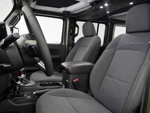 Used 2024 Jeep Wrangler Unlimited Sahara image 10