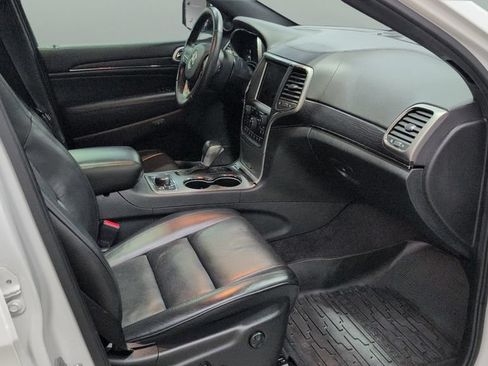 Used 2018 Jeep Grand Cherokee Overland AWD/4WD image 25