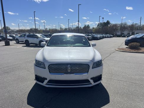 Used 2018 Lincoln Continental Premiere image 2