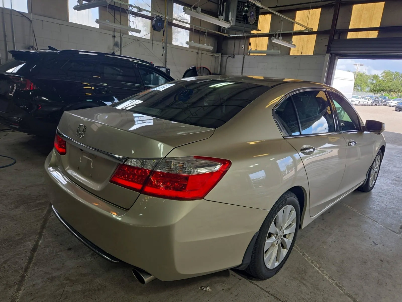 Used 2015 Honda Accord EX-L image 12