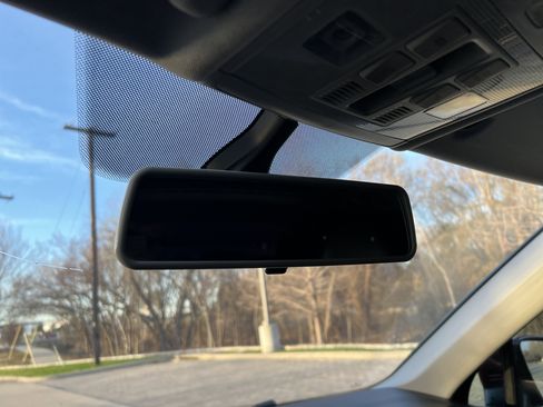 Used 2018 Volkswagen Tiguan SE w/ Panoramic Sunroof Package image 25