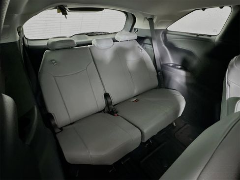 New 2026 Toyota Sienna XLE image 29