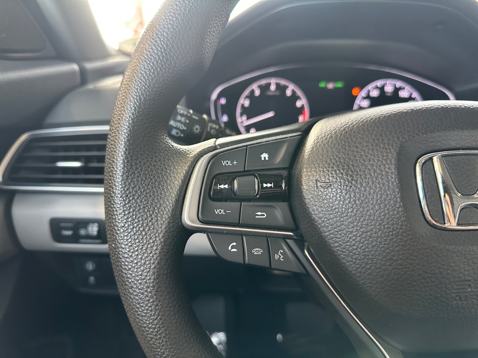 Used 2019 Honda Accord EX image 19