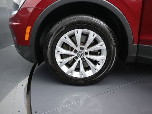 Used 2019 Volkswagen Tiguan SE w/ Panoramic Sunroof Package image 11