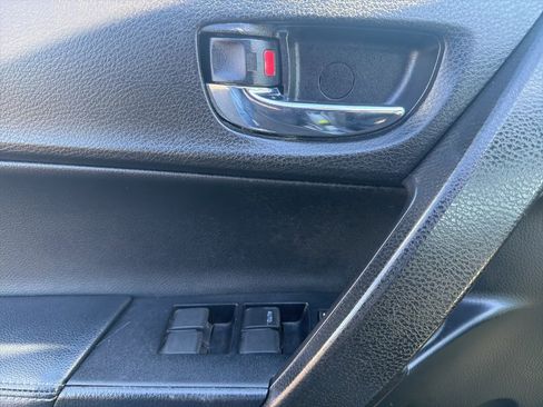 Used 2018 Toyota Corolla L image 12