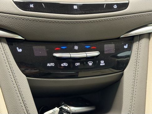 Used 2021 Cadillac XT5 Premium Luxury FWD image 10