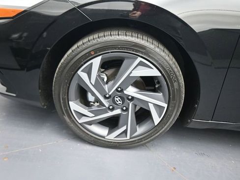 New 2026 Hyundai Elantra Limited image 22