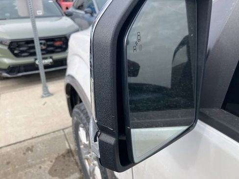 Used 2015 Ford F150 Lariat w/ Equipment Group 502A Luxury image 11