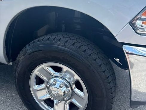 Used 2018 RAM 2500 Tradesman w/ Chrome Appearance Group AWD/4WD image 4
