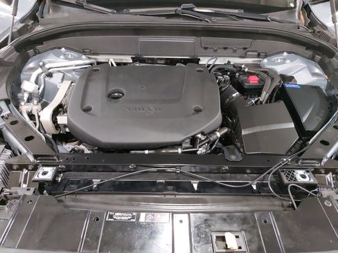 Used 2022 Volvo XC60 B6 R-Design w/ Advanced Package image 32