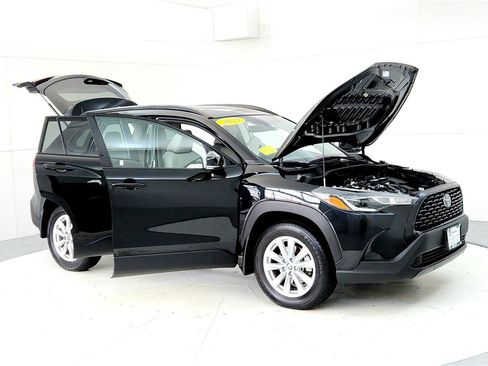 Certified 2023 Toyota Corolla Cross LE image 12