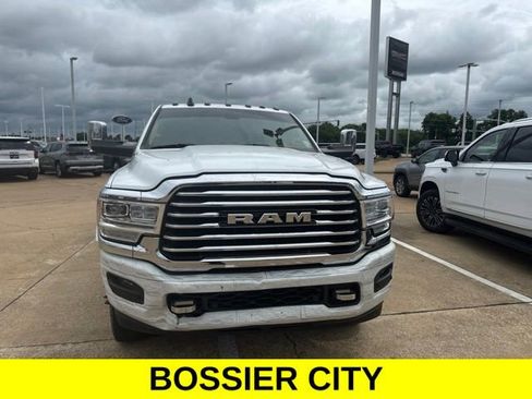 Used 2022 RAM 3500 Limited AWD/4WD image 2