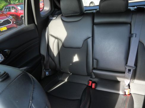 Used 2025 Jeep Compass Trailhawk AWD/4WD image 12