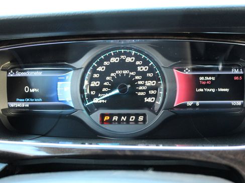 Used 2016 Ford Taurus Limited image 26