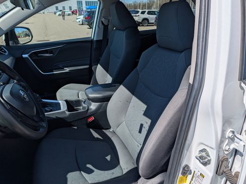 Used 2022 Toyota RAV4 XLE AWD/4WD image 19